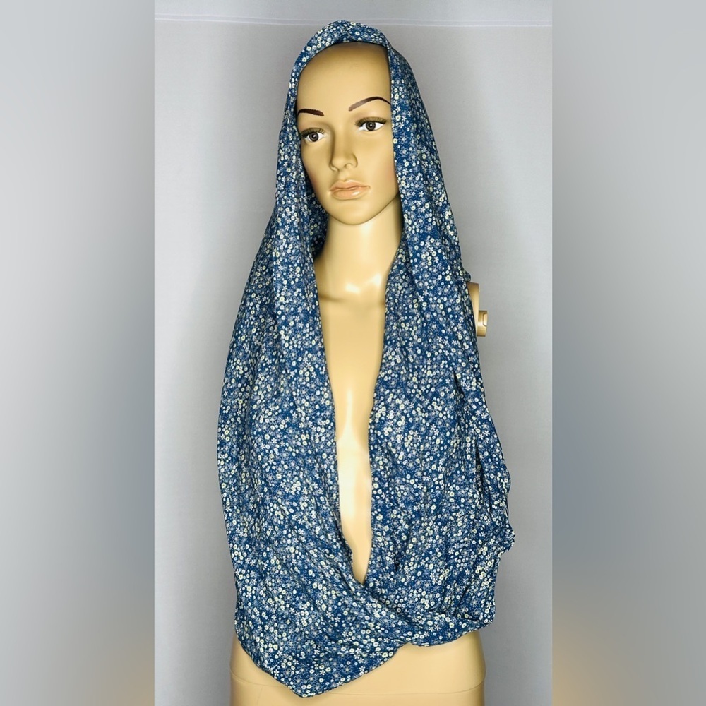 Flower Head Infinity Circular Scarf Excellent Condition